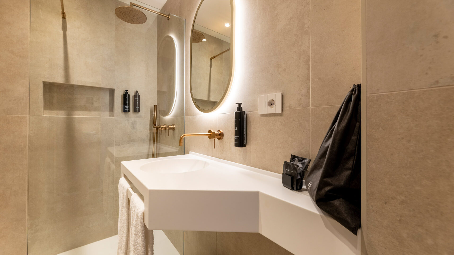 hihotels-sirmione-lago-di-garda-camera-standard-9