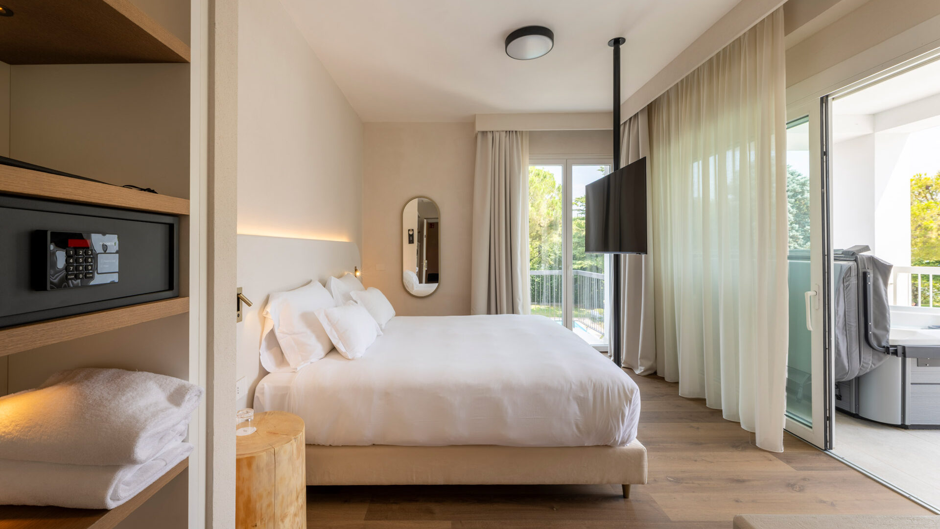 hihotels-sirmione-lago-di-garda-camera-jacuzzi-1a