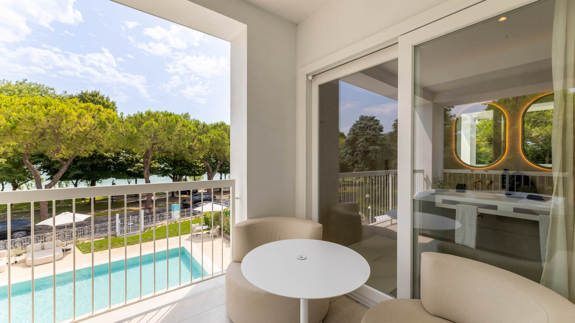 hihotels-sirmione-lago-di-garda-camera-jacuzzi-3a