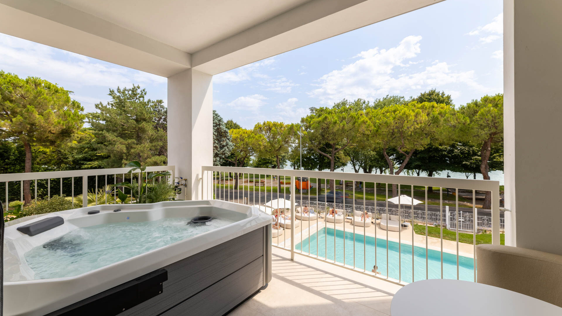 hihotels-sirmione-lago-di-garda-camera-jacuzzi-4a