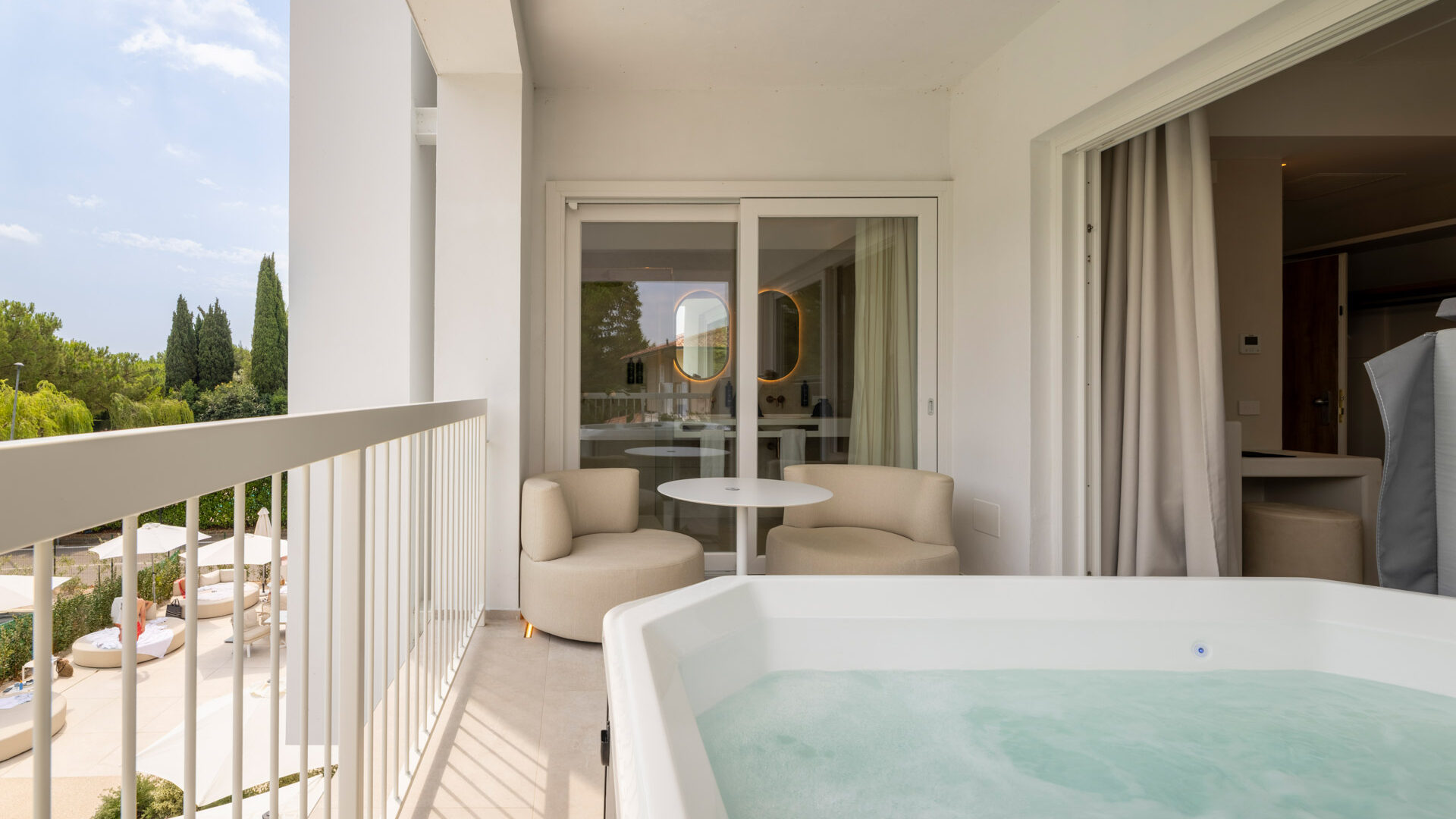 hihotels-sirmione-lago-di-garda-camera-jacuzzi-5a