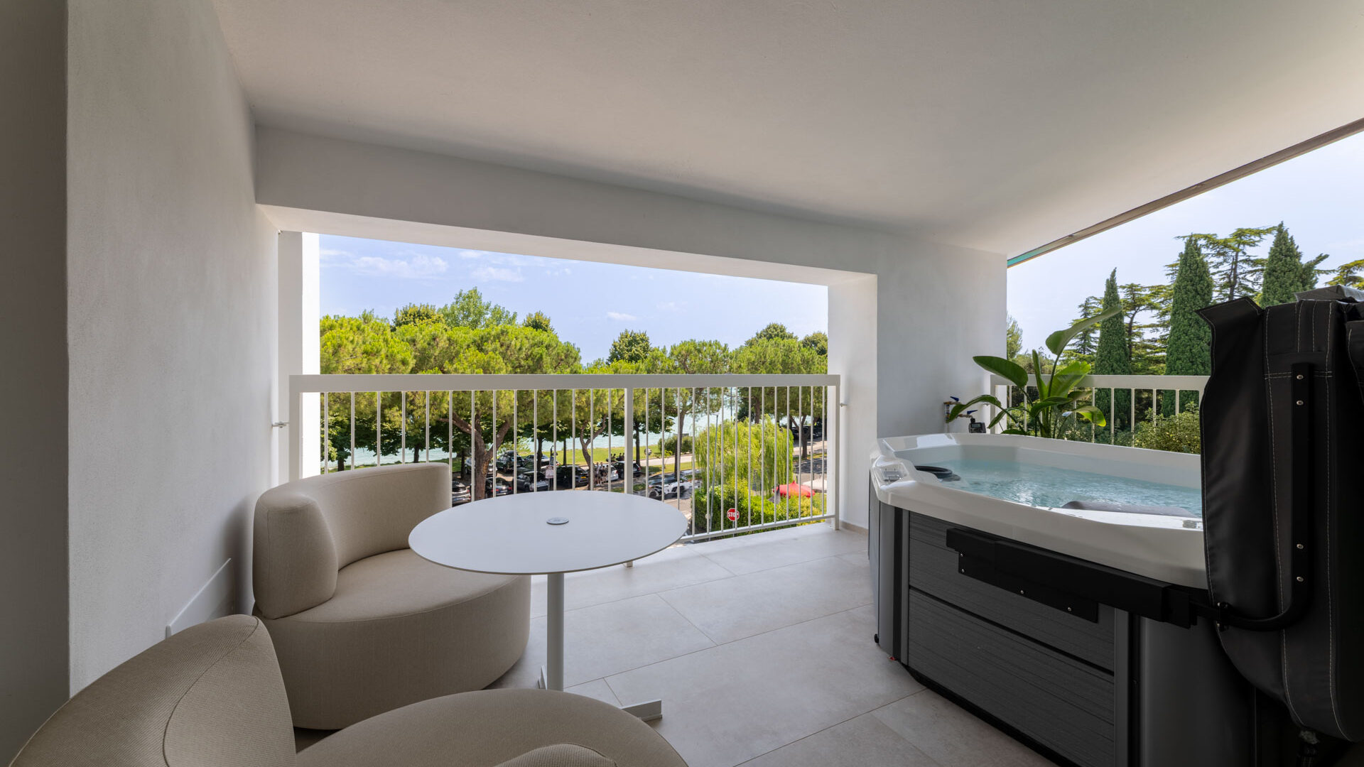 hihotels-sirmione-lago-di-garda-camera-jacuzzi-6b