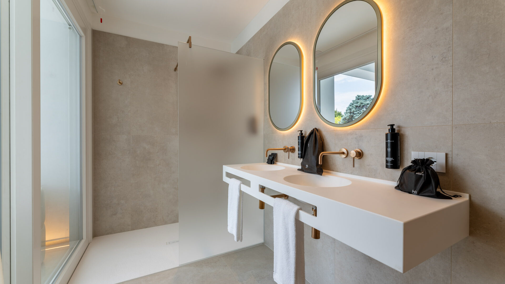 hihotels-sirmione-lago-di-garda-camera-jacuzzi-7a