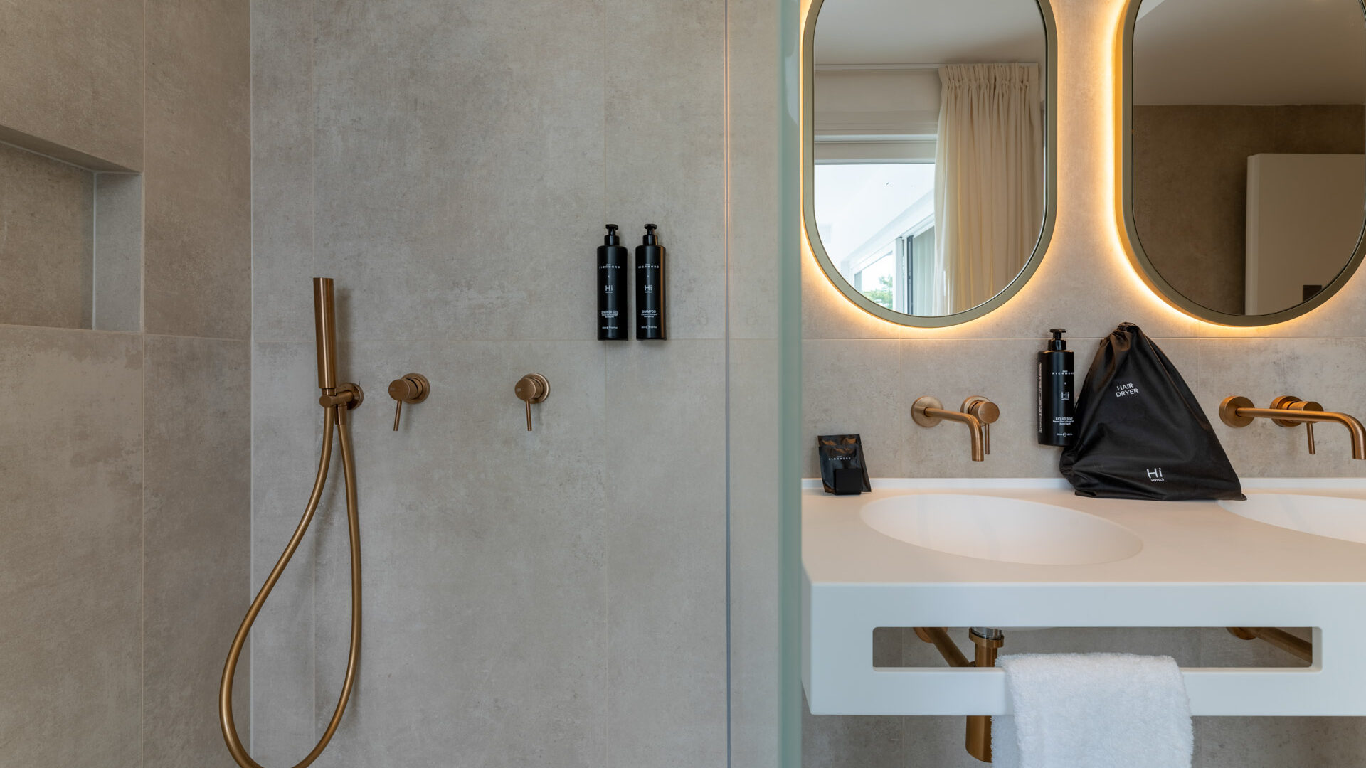 hihotels-sirmione-lago-di-garda-camera-jacuzzi-8a
