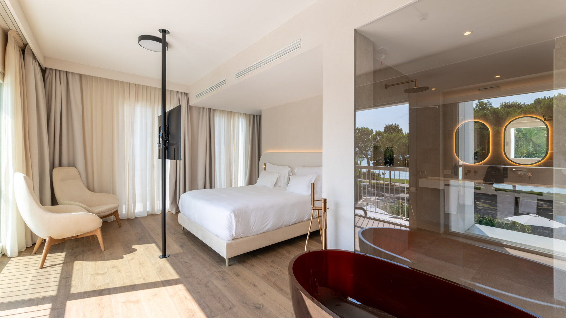 hihotels-sirmione-lago-di-garda-camera-jacuzzi-junior-deluxe-1